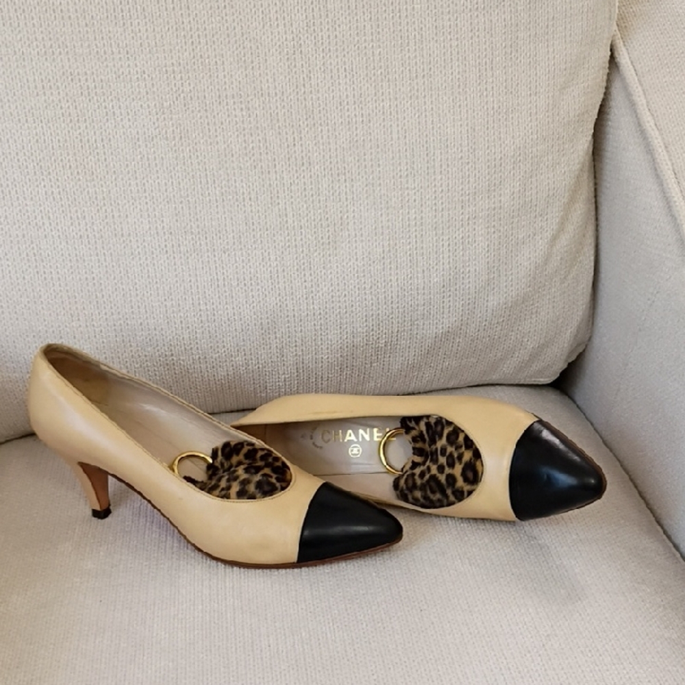 CHANEL Beige Leather Pumps with Black Cap Toe